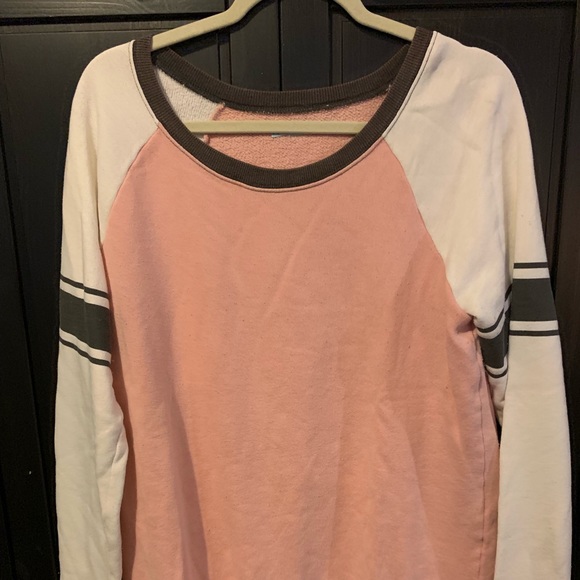 Peach colored sweater - Picture 1 of 2